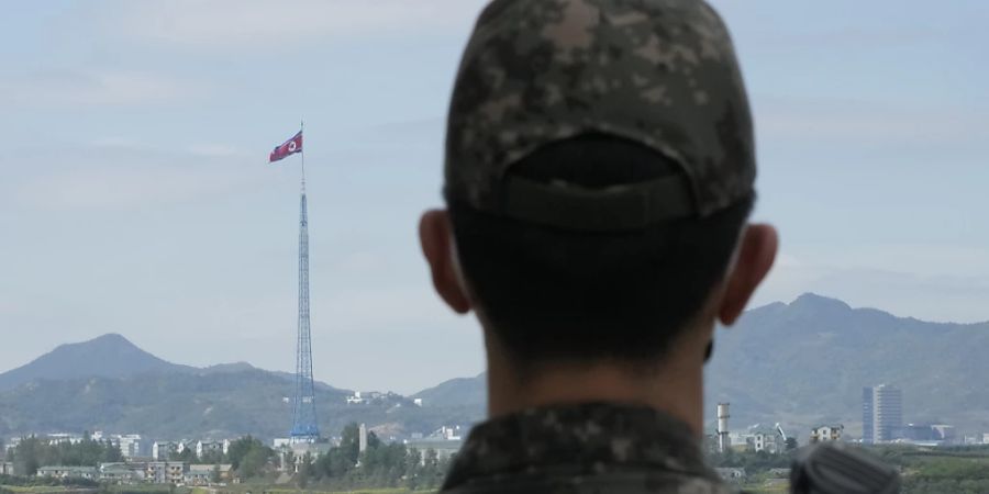 Auf Aktion folgt Reaktion: Nach Nordkoreas jüngstem Raketentest haben südkoreanische Streitkräfte zwei Präzisionsbomben abgefeuert. Foto: Ahn Young-Joon/AP/dpa