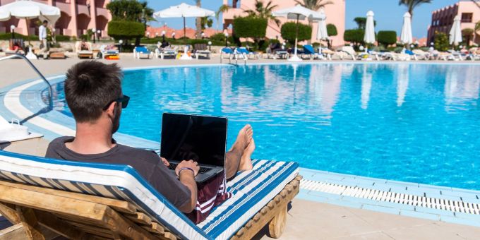 Anhand der Buchungszahlen beobachtet Tui einen wachsenden Trend zu Langzeiturlauben und «Workation». tui