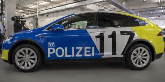 Bei Verfolgungsjagd! - Basler Polizei bringt ihre Tesla-Türen nicht auf Bei Verfolgungsjagd! - Basler Polizei bringt ihre Tesla-Türen nicht auf