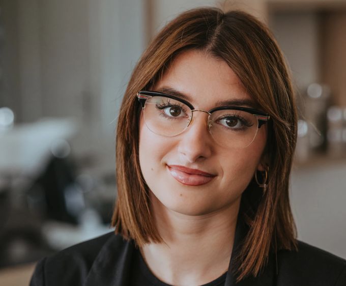 Spezialistin für Balayage: Aurora Bisesi. Zollikhair