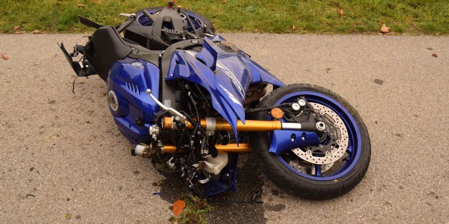 Motorradlenker stürzt in Teufen
