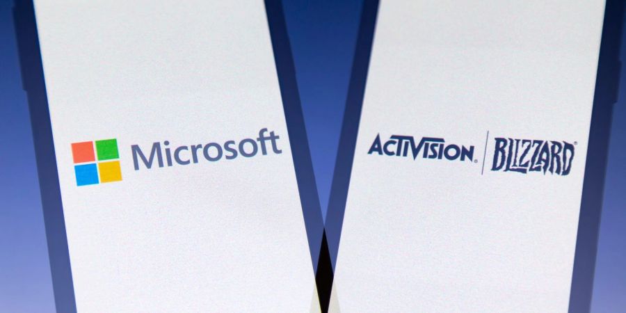 Die Logos des amerikanischen multinationalen Technologiekonzerns Microsoft und des Videospielunternehmens Activision Blizzard.