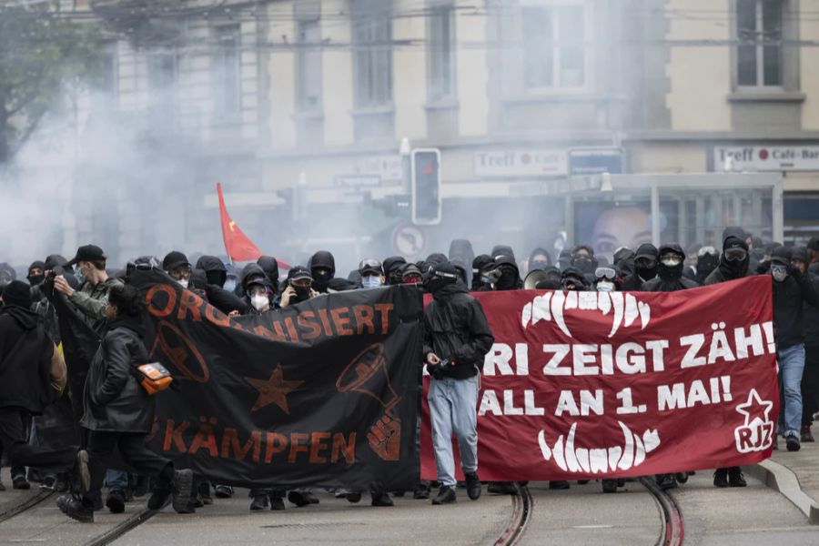 Am 1. Mai demonstrierten mehr als 10'000 Menschen in Zürich.