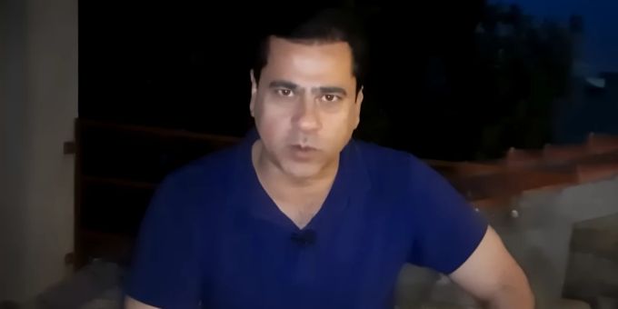 Der TV-Moderator Imran Riaz Khan. Pakistan