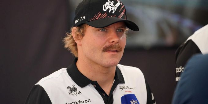 Valtteri Bottas aus Finnland vom Team Alfa Romeo Orlen denkt noch lange nicht an ein Karriereende. Valtteri Bottas aus Finnland vom Team Alfa Romeo Orlen denkt noch lange nicht an ein Karriereende.