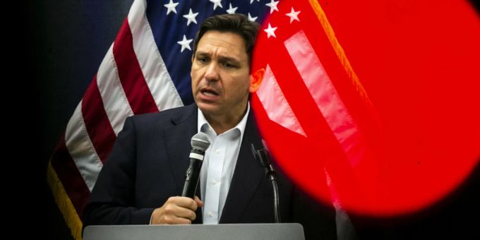 Der Republikaner Ron DeSantis gilt seit längerem als grösster parteiinterner Konkurrent von Donald Trump. Foto: Joseph Cress/Iowa City Press-Citizen via AP/dpa - ACHTUNG: Nur zur redaktionellen Verwendung und nur mit vollständiger Nennung des vorstehenden Credits Ron DeSantis
