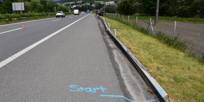 Chur GR - Fahrunfähiger Automobilist auf Leitplanke gefahren