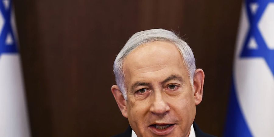 Benjamin Netanjahu, Ministerpräsident von Israel, beruft eine Kabinettssitzung im Büro des Ministerpräsidenten ein. Die Regierung Israels hat für die Finanzierung der umstrittenen Nationalgarde gestimmt. Foto: Ronen Zvulun/Pool Reuters/AP/dpa