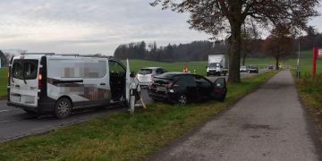 Frau verletzt sich bei Unfall