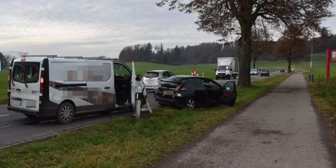 Frau verletzt sich bei Unfall