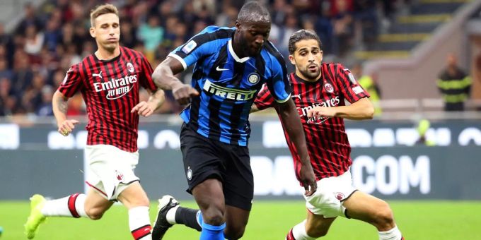 Ricardo Rodriguez (rechts) zeigte für die AC Milan im Derby gegen Inter Mailand eine schlechte Leistung. Deshalb wurde er gegen Torino auf die Ersatzbank verbannt. AC Milan Ricardo Rodriguez