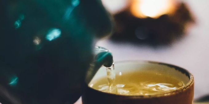 Viel trinken hält die Schleimhäute feucht Heisser Tee