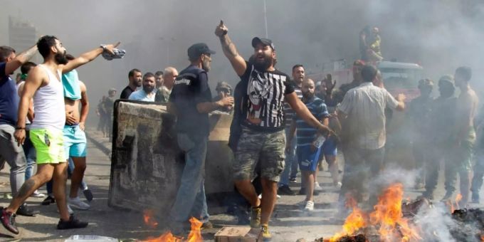 Seit Donnerstag gehen die Menschen im Libanon auf die Strasse. libanon whatsapp