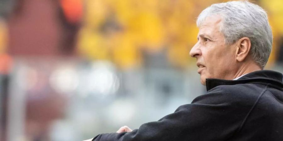 Unter Druck: BVB-Coach Lucien Favre trifft mit Dortmund auf seinen Ex-Verein Gladbach. Foto: Bernd Thissen/dpa