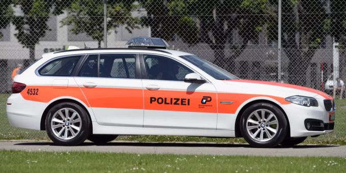 Ein Auto der Züricher Polizei. (Symbolbild) schüsse grosseinsatz