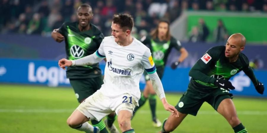 Fabian Reese (M.) spielt wieder bei Holstein Kiel. Foto: Swen Pförtner/dpa