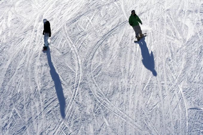 Bei Snowboardern sind Unterarme und Hände für Verletzungen besonders gefährdet. Ski Unfälle BFU