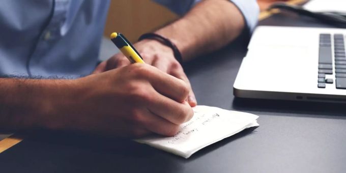 Der Gemeindeschreiber von Steinach wird vorgeworfen, verbotene Pornografie hergestellt und verbreitet zu haben. Auch der Vorwurf der sexuellen Handlung mit Kindern besteht. (Symbolbild) steinach