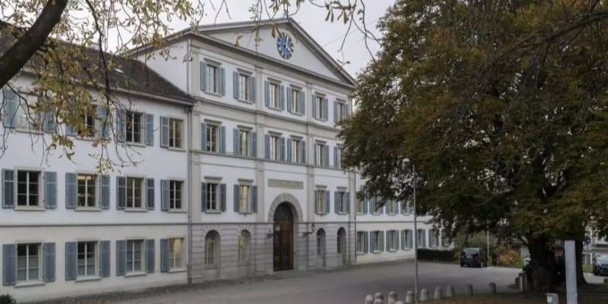 Der Mann wurde vom Zürcher Obergericht verurteilt Schachtdeckel Zürcher Obergericht