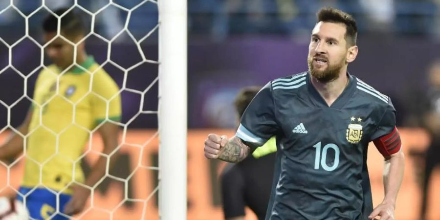 Lionel Messi feiert seinen Treffer zum 1:ss für Argentinien im Testspiel gegen Brasilien. Foto: AP/dpa