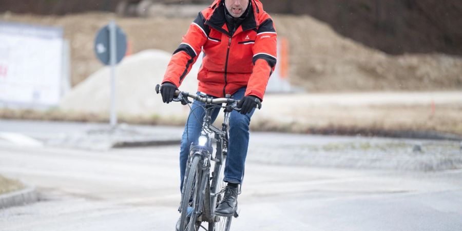 Der Oberbürgermeister von Tübingen hat sich bei einer Radtour verletzt.
