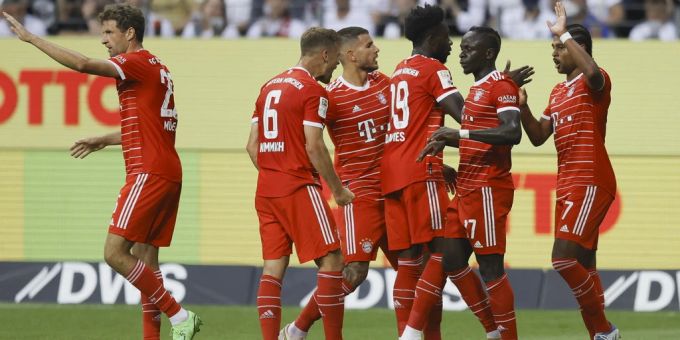 Bayern München legt in Frankfurt einen unglaublichen Saisonstart hin. Bayern München Eintracht Frankfurt