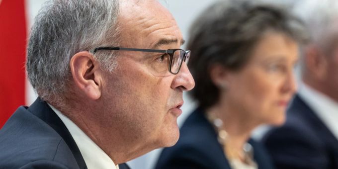 Bundesrat Guy Parmelin bei einer Pressekonferenz. Guy Parmelin