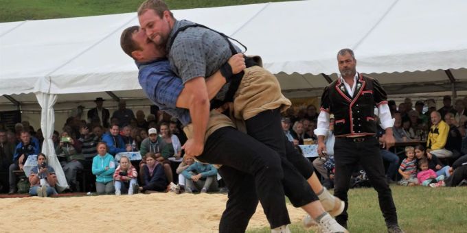 Schlussgang: Joel Wicki (links) gegen Urs Doppmann Der Sieger Joel Wicki