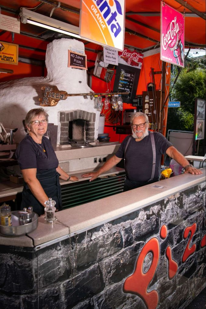 Sylvia und Christophe aus Valbella sind mit ihrer fahrenden Pizzeria in der ganzen Schweiz unterwegs