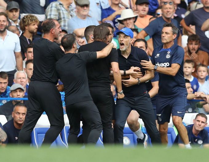 Thomas Tuchel und Antonio Conte müssen nach dem Spiel zwischen Chelsea und Tottenham beruhigt werden. Toni Kroos