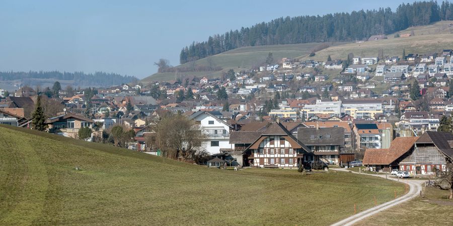 Blick auf Grosshöchstetten aus dem Zug von Konolfingen herkommend.