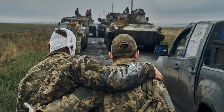 Der Blitzvorstoss der ukrainischen Truppen zwingt russische Truppen, sich aus ukrainischen Gebieten zurückzuziehen.