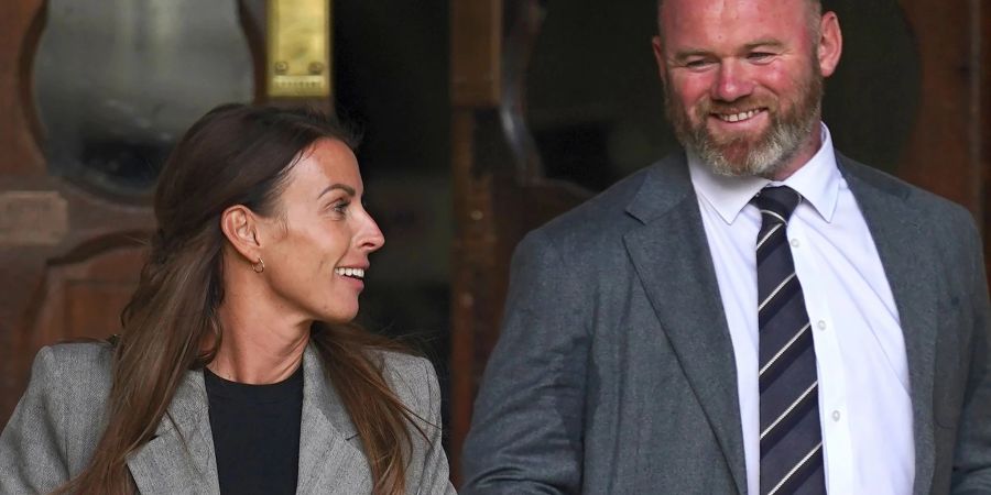 Gewonnen: Coleen und Wayne Rooney beim Verlassen des Royal Courts Of Justice in London.