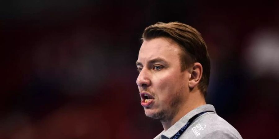 Kiels Trainer Filip Jicha spricht sich gegen eine Austragung der Handball-WM in diesem Januar in Ägypten aus. Foto: Jonas Güttler/dpa