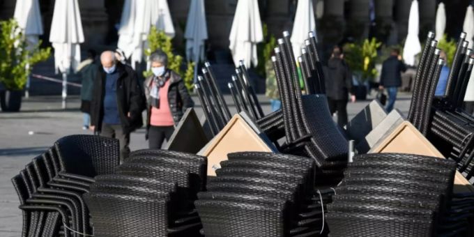 Stuttgart - Kein Versicherungsschutz bei Fehlen von Covid-19 im Vertrag