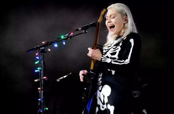 Phoebe Bridgers übt schwere Anschuldigungen gegen Marilyn Manson. Phoebe Bridgers