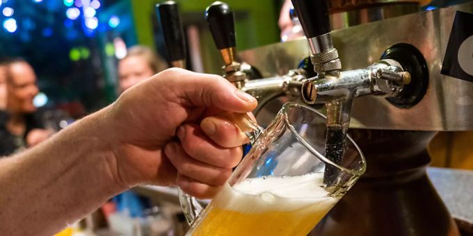 Bei der Brauerei Feldschlösschen wurde ein neues Pils-Bier entwickelt. (Symbolbild) pils
