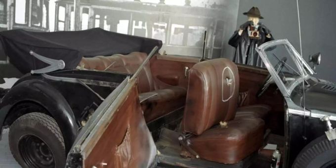 Das Bild zeigt den Mercedes, in dem der «Stellvertretende Reichsprotektor» Reinhard Heydrich fuhr, als am 27. Mai 1942 ein Attentat auf ihn verübt wurde. Foto: Vladimir_Weiss/-/dpa Das Bild zeigt den Mercedes, in dem der «Stellvertretende Reichsprotektor» Reinhard Heydrich fuhr, als am 27. Mai 1942 ein Attentat auf ihn verübt wurde. Foto: Vladimir_Weiss/-/dpa
