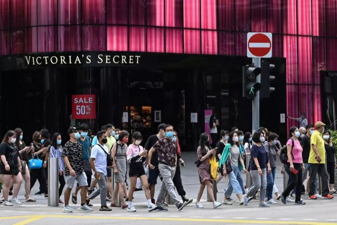 Lange sagte die Regierung von Singapur, die Daten würden nur für das Aufspüren von Risikokontakten genutzt. Menschen in Singapur.