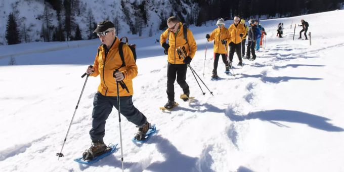 Menschen beim Schneeschuhlaufen im Skigebiet Cioss Prato TI. (Archiv) Tierschutz