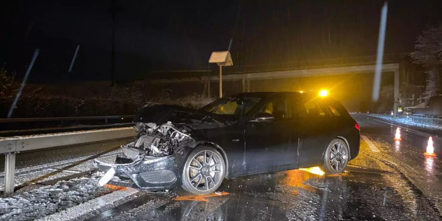 Risch Rotkreuz ZG: Selbstunfall auf der Autobahn