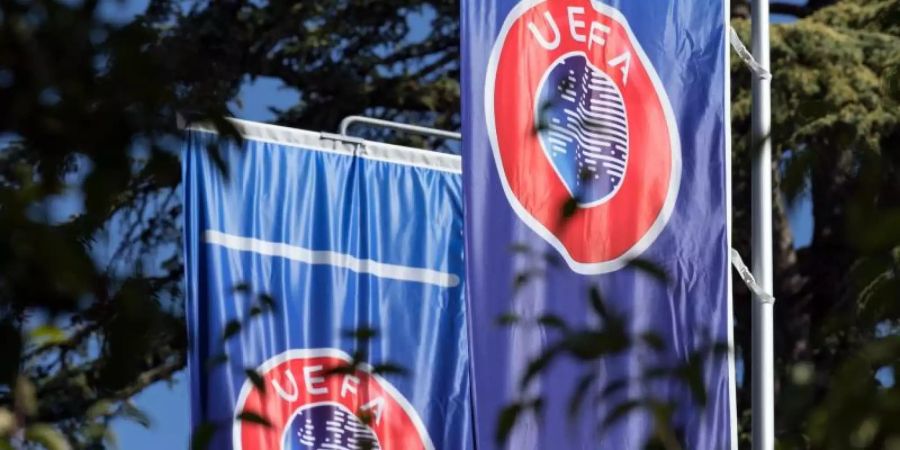 Die UEFA hält weiter an ihren EM-Plänen fest. Foto: Soeren Stache/dpa