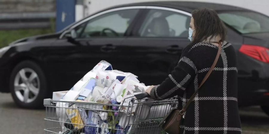 Supermarkt-Kundin in Baden-Württemberg