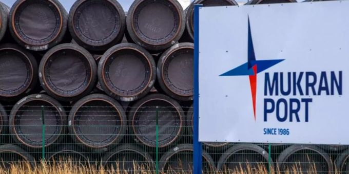 Rohre für die Erdgaspipeline Nord Stream 2 werden im Hafen Mukran auf der Insel Rügen gelagert. Foto: Jens Büttner/dpa-Zentralbild/dpa Rohre für die Erdgaspipeline Nord Stream 2 werden im Hafen Mukran auf der Insel Rügen gelagert. Foto: Jens Büttner/dpa-Zentralbild/dpa
