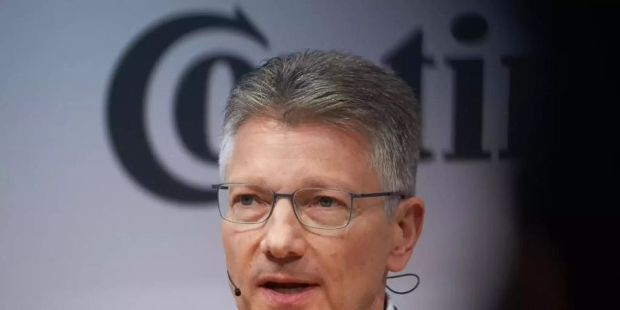 Elmar Degenhart legt sein Amt als Continental-Vorstandschef nieder. Foto: Thomas Frey/dpa