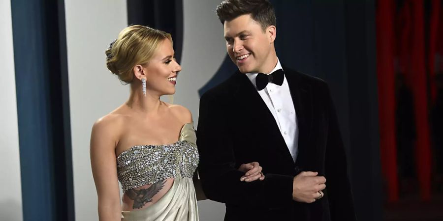 Scarlett Johansson (links) und ihre Freund Colin Jost haben in kleinem Kreis geheiratet. (Archivbild)