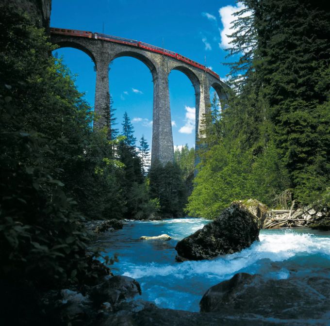 Landwasserviadukt bei Filisur an der Albula Strecke, 61 Meter hoch. Albulabahn