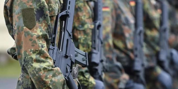 Soldatinnen und Soldaten mussen eine Corona-Schutzimpfung dulden. Foto: Patrick Pleul/dpa-Zentralbild/dpa Soldatinnen und Soldaten mussen eine Corona-Schutzimpfung dulden. Foto: Patrick Pleul/dpa-Zentralbild/dpa