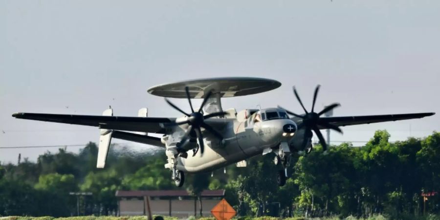 Flugzeug bei Militärübung in Taiwan