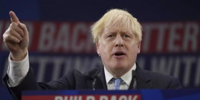 Boris Johnson, Premierminister von Grossbritannien, gestikuliert während seiner Grundsatzrede auf dem Parteitag der Konservativen. Foto: Jon Super/AP/dpa Boris Johnson, Premierminister von Grossbritannien, gestikuliert während seiner Grundsatzrede auf dem Parteitag der Konservativen. Foto: Jon Super/AP/dpa